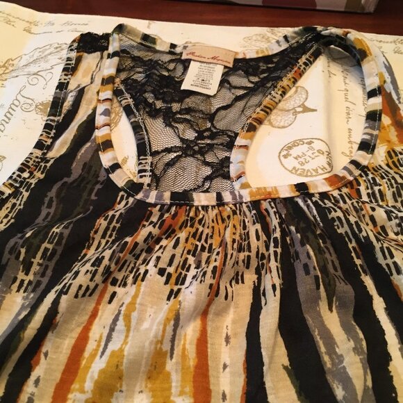 Black and Gold Lace Back Tank - Picture 5 of 12